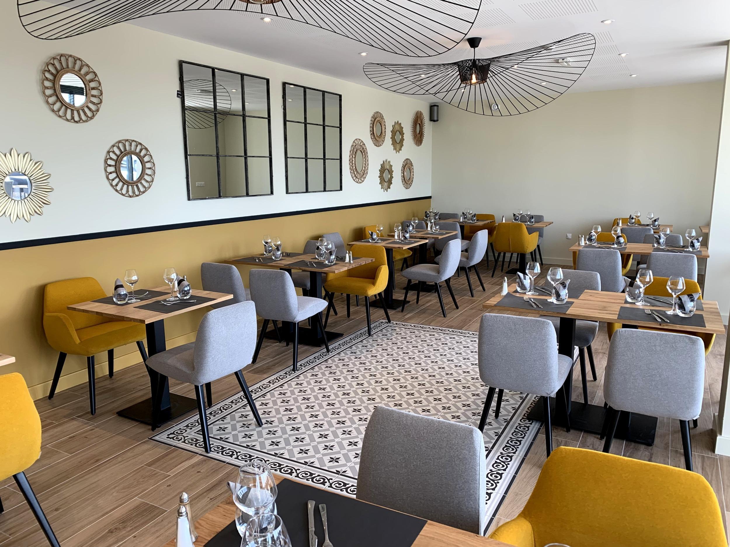 Logis Hotels - Le Bellaroc - Hotel 2 Etoiles Et Restaurant 로카마두르 외부 사진
