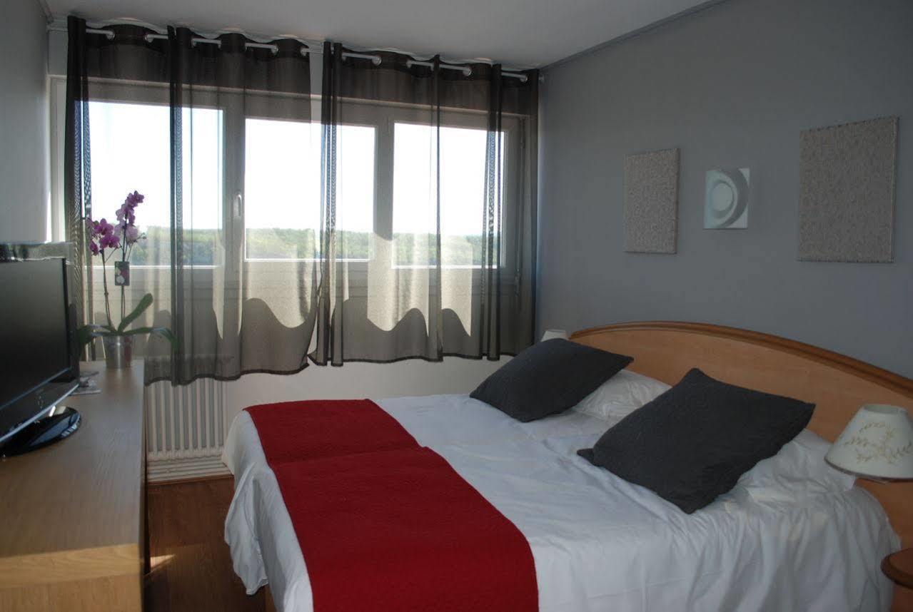 Logis Hotels - Le Bellaroc - Hotel 2 Etoiles Et Restaurant 로카마두르 외부 사진